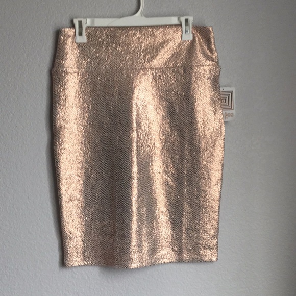LuLaRoe Dresses & Skirts - White and gold LuLaRoe pencil skirt!!